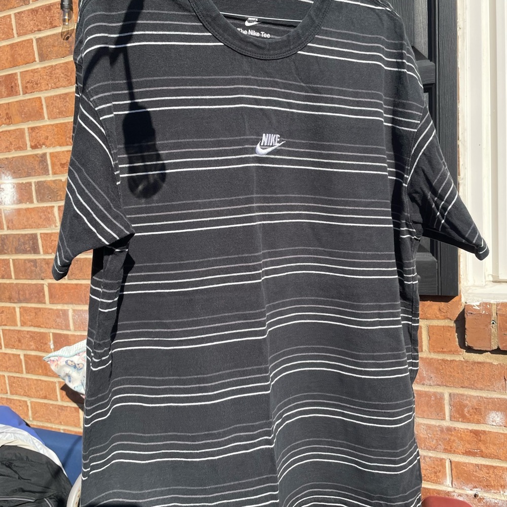 Nike Men's Large Black and White Striped Tee